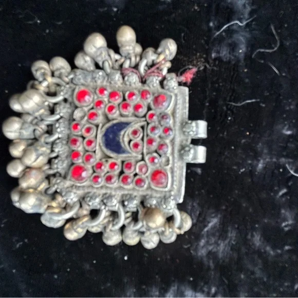 2 SQUARE VINTAGE KUCHI PENDANTS - Picture 3 of 5